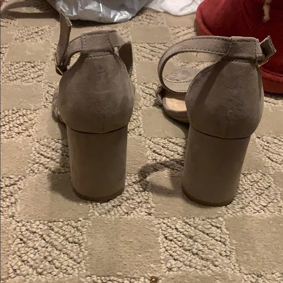 Old navy strappy heels - Picture 4 of 6